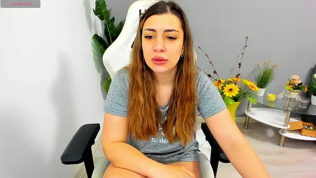 Snapshot of EveEvian chatting on 06-08-26, 01:44 EveEvian online show from 06-08-26, 01:44