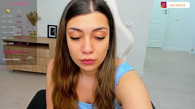 Snapshot of EveEvian chatting on 06-24-26, 04:06 EveEvian online show from 06-24-26, 04:06