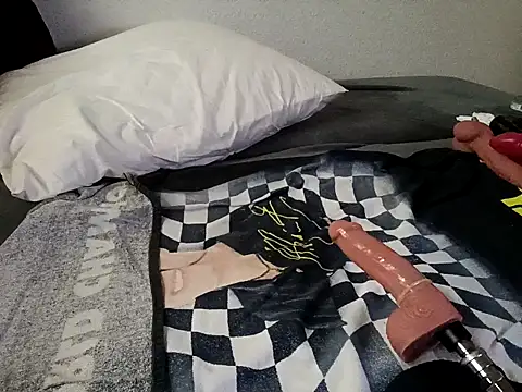 Snapshot of Slut-Bitch chatting on 01-16-25, 04:07 Slut-Bitch online show from 01-16-25, 04:07