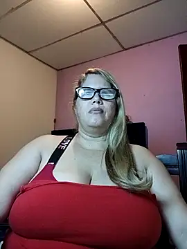 Snapshot of EllisW8 chatting on 04-18-26, 11:14 EllisW8 online show from 04-18-26, 11:14