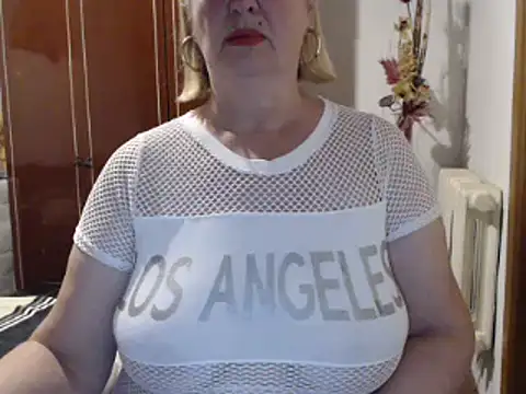 Secretfox online show from 09-30-25, 05:45