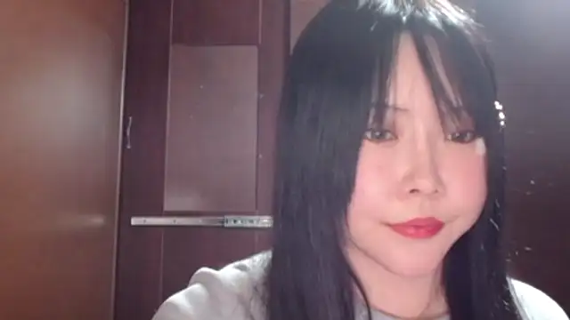Snapshot of NATINATU252525 chatting on 04-19-26, 01:10 NATINATU252525 online show from 04-19-26, 01:10