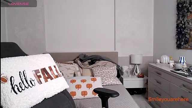 Smileyouarehere online show from 11-19-25, 02:44