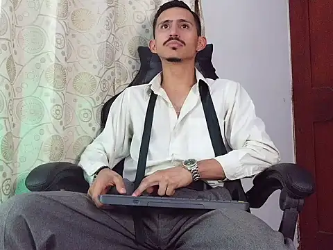 Snapshot of HomeAloneK chatting on 05-26-26, 07:54 HomeAloneK online show from 05-26-26, 07:54