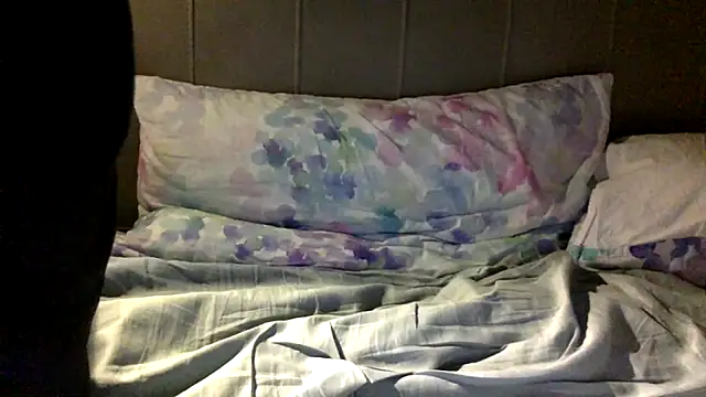 Snapshot of enty-y chatting on 03-28-26, 10:37 enty-y online show from 03-28-26, 10:37