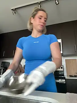 xoxoxjenn online show from 05-18-26, 04:02