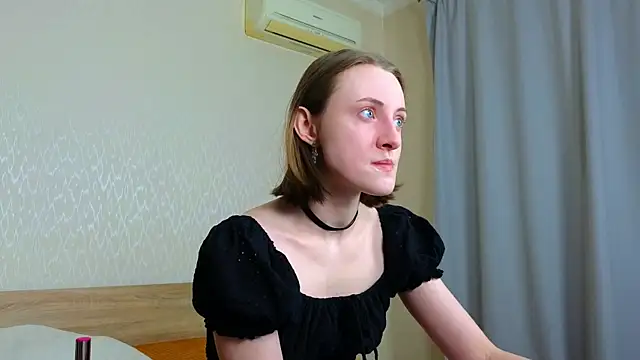 Snapshot of Cowell_Adelina chatting on 04-24-26, 09:23 Cowell Adelina online show from 04-24-26, 09:23