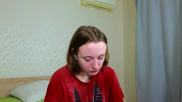 Snapshot of Cowell_Adelina chatting on 04-27-26, 09:29 Cowell Adelina online show from 04-27-26, 09:29