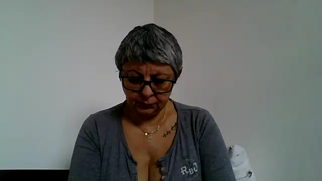 roseblak42 online show from 02-04-26, 08:20