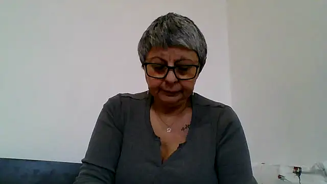 roseblak42 online show from 02-06-26, 09:34