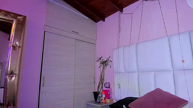 kiana cream online show from 09-25-25, 11:58