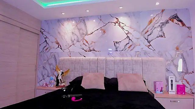 kiana cream online show from 11-08-25, 11:32