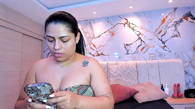 Snapshot of kiana_cream chatting on 06-15-26, 12:18 kiana cream online show from 06-15-26, 12:18