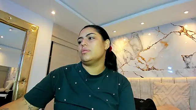 Snapshot of kiana_cream chatting on 06-19-26, 11:47 kiana cream online show from 06-19-26, 11:47