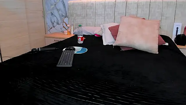 Snapshot of kiana_cream chatting on 07-12-26, 01:29 kiana cream online show from 07-12-26, 01:29
