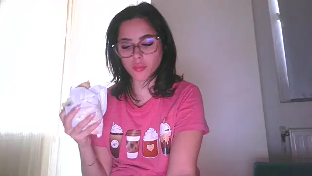 LovelyJulliette online show from 10-26-25, 02:23