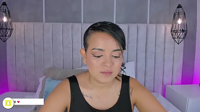 lea gray online show from 11-29-25, 07:06