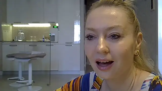 ZarinaSwift online show from 02-25-26, 04:33