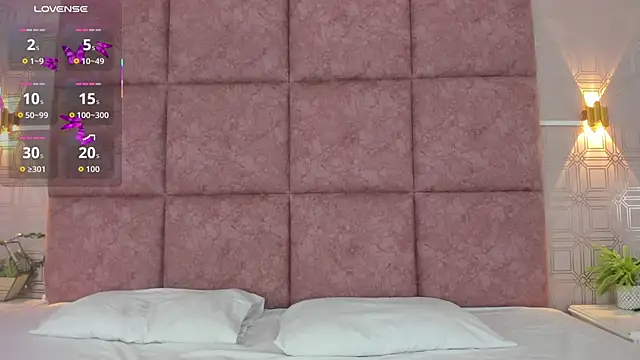 LiaVelez online show from 04-11-26, 01:26