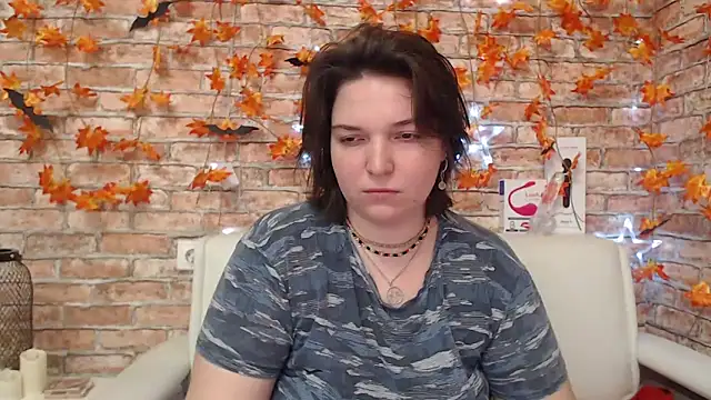 Amelia Kiss  online show from 10-31-25, 12:33