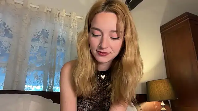 Snapshot of SirenaBelle chatting on 05-05-26, 12:18 SirenaBelle online show from 05-05-26, 12:18