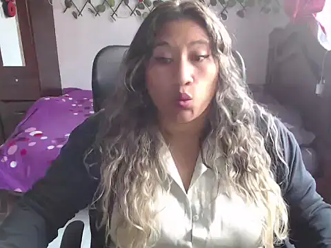 Snapshot of EmilyLove1014 chatting on 12-11-24, 09:23 EmilyLove1014 online show from 12-11-24, 09:23