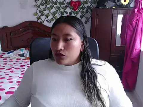 Snapshot of EmilyLove1014 chatting on 12-24-24, 08:49 EmilyLove1014 online show from 12-24-24, 08:49