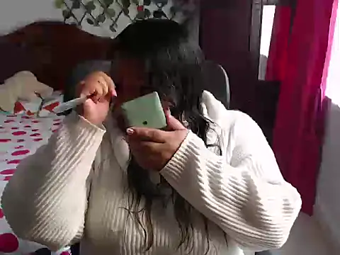 Snapshot of EmilyLove1014 chatting on 12-28-24, 04:52 EmilyLove1014 online show from 12-28-24, 04:52