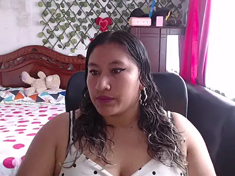 Snapshot of EmilyLove1014 chatting on 02-15-25, 05:39 EmilyLove1014 online show from 02-15-25, 05:39