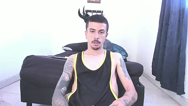 Snapshot of Aaron_BigDickxxx chatting on 05-24-26, 03:50 Aaron BigDickxxx online show from 05-24-26, 03:50