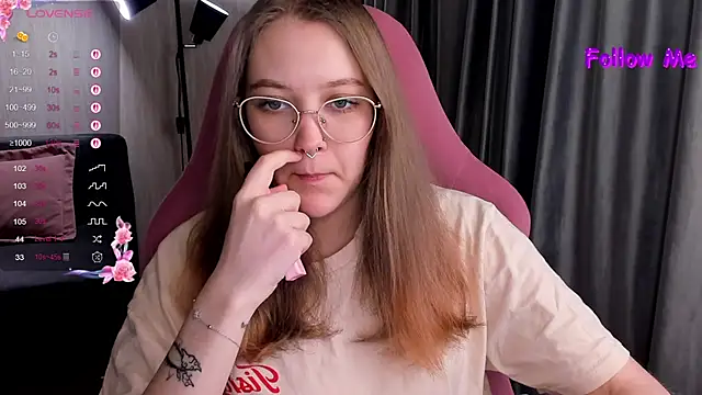 Snapshot of bunny_bubble chatting on 10-23-25, 11:14 bunny bubble online show from 10-23-25, 11:14