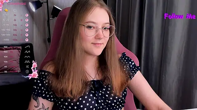 Snapshot of bunny_bubble chatting on 10-31-25, 11:28 bunny bubble online show from 10-31-25, 11:28