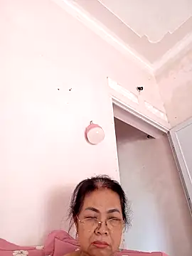 Snapshot of Hotestlove chatting on 05-04-26, 03:46 Hotestlove online show from 05-04-26, 03:46