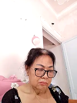 Snapshot of Hotestlove chatting on 05-06-26, 05:14 Hotestlove online show from 05-06-26, 05:14