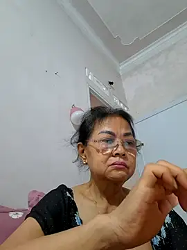 Snapshot of Hotestlove chatting on 05-12-26, 10:23 Hotestlove online show from 05-12-26, 10:23