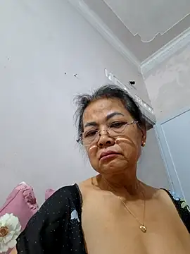 Snapshot of Hotestlove chatting on 05-13-26, 10:38 Hotestlove online show from 05-13-26, 10:38
