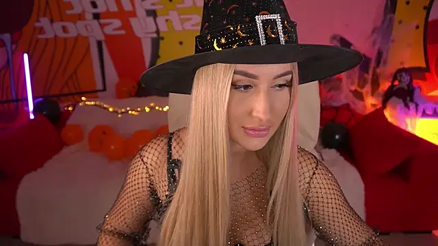 LiaBrazzerr online show from 10-31-25, 02:18