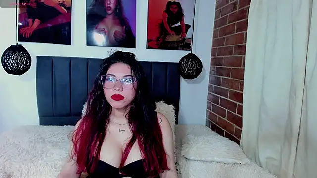 Snapshot of kyliejenner_hot chatting on 05-12-26, 02:52 kyliejenner hot online show from 05-12-26, 02:52