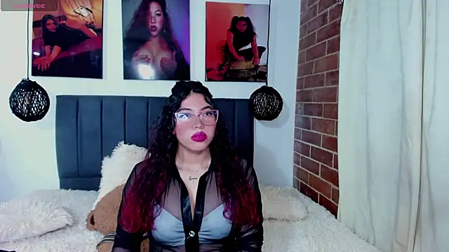 Snapshot of kyliejenner_hot chatting on 05-19-26, 02:51 kyliejenner hot online show from 05-19-26, 02:51
