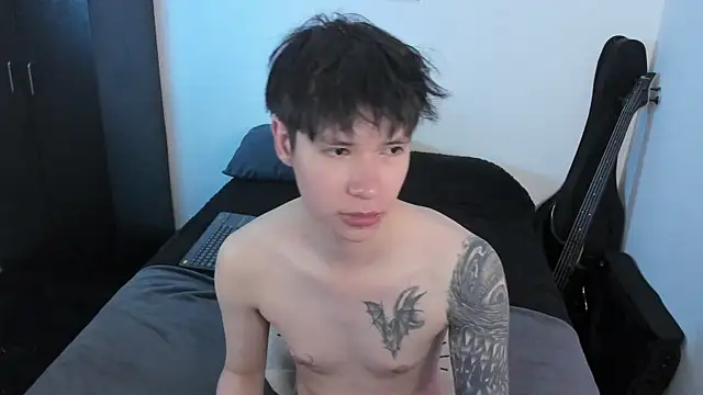 Snapshot of Aventure_Twinks chatting on 06-18-26, 08:35 Aventure Twinks online show from 06-18-26, 08:35