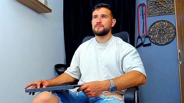 Snapshot of AndrewDiaz chatting on 02-10-26, 08:18 AndrewDiaz online show from 02-10-26, 08:18