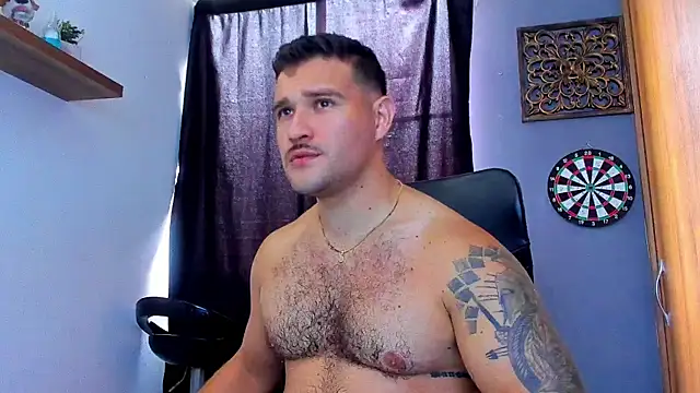 Snapshot of AndrewDiaz chatting on 06-07-26, 06:00 AndrewDiaz online show from 06-07-26, 06:00