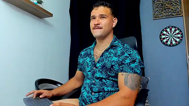 Snapshot of AndrewDiaz chatting on 06-12-26, 10:25 AndrewDiaz online show from 06-12-26, 10:25