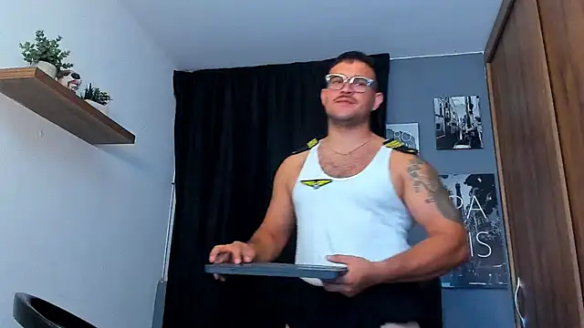 Snapshot of AndrewDiaz chatting on 06-29-26, 07:03 AndrewDiaz online show from 06-29-26, 07:03