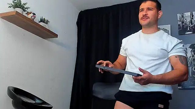 Snapshot of AndrewDiaz chatting on 07-22-26, 08:17 AndrewDiaz online show from 07-22-26, 08:17