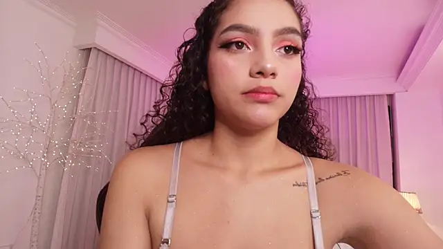 Snapshot of anahi_curlie1 chatting on 02-02-25, 11:51 anahi curlie1 online show from 02-02-25, 11:51