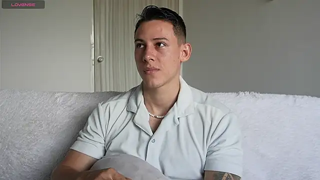 Snapshot of Muscle_King_Cum chatting on 07-13-26, 01:36 Muscle King Cum online show from 07-13-26, 01:36
