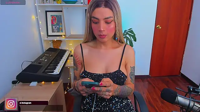 Yeriawaddell  online show from 12-25-24, 03:38