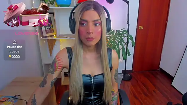 Yeriawaddell  online show from 01-06-25, 03:40