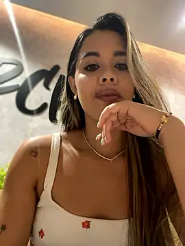 Snapshot of Emilia_Bakerr chatting on 12-02-24, 06:43 Emilia Bakerr online show from 12-02-24, 06:43